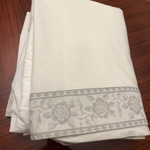 Piubelle Elegant White and Gray border Queen size bed ruffles. Firm price